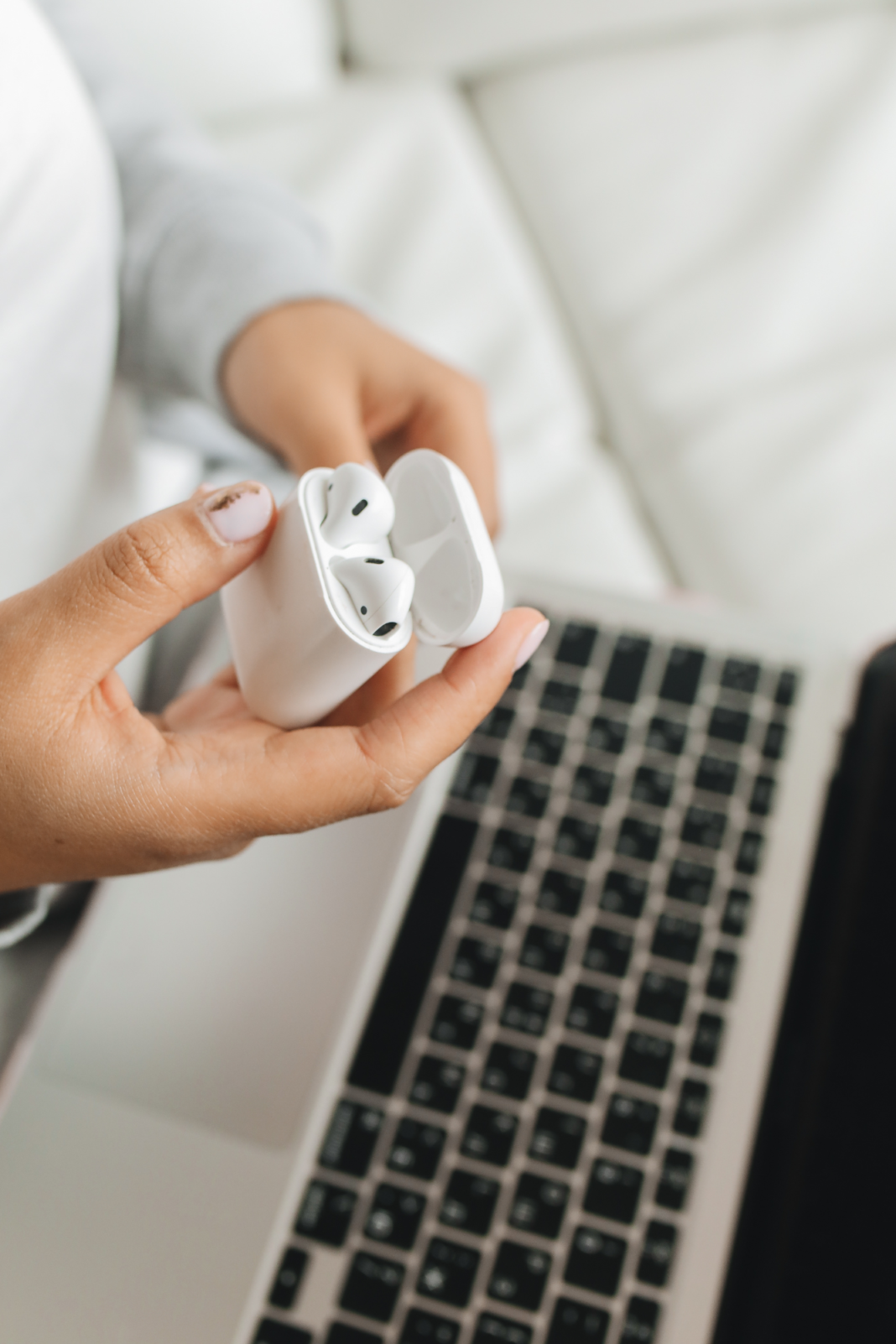 how to connect airpods to macbook